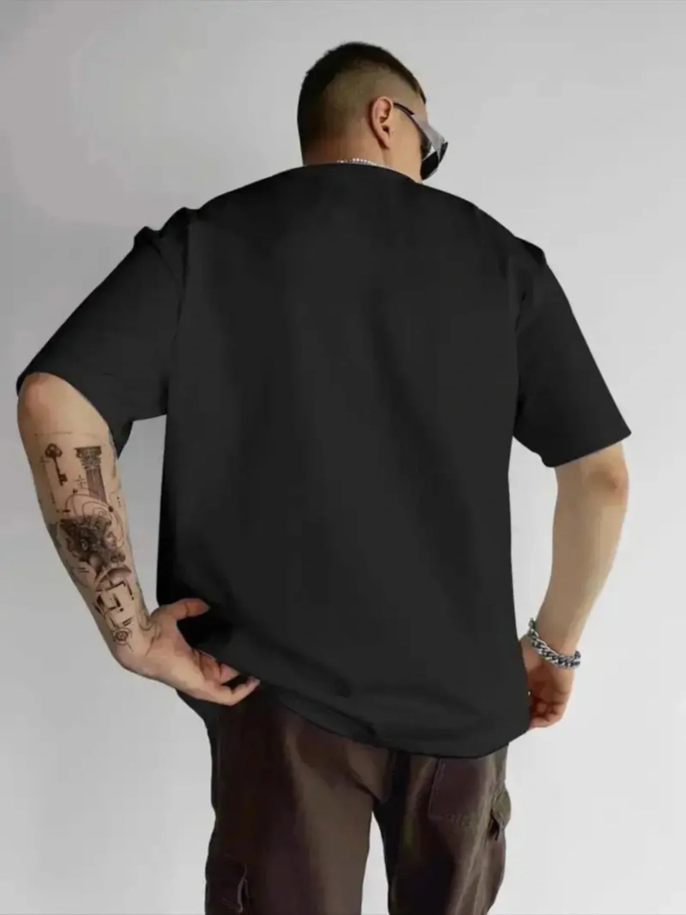 NEXT STREET Vector Signal TEE